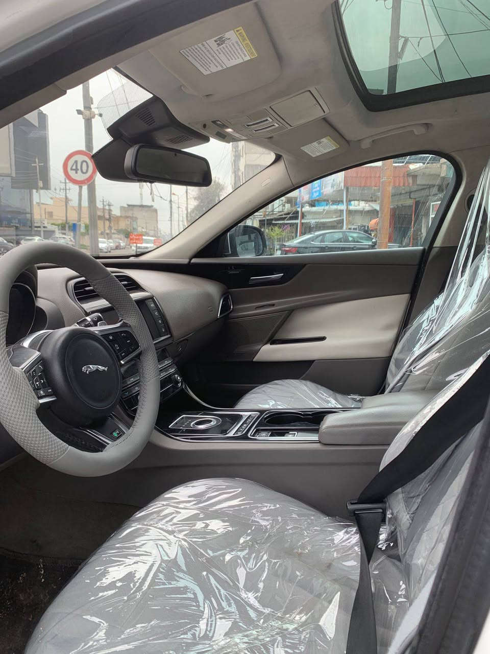 جاگوار XE ئەمریکی 
مــــــۆدیل / 2017 

مەکینە / ٤ پستۆن 20 تۆڕبۆ 
قـــــەپاغ مەکینە کرایتەوە 
ڕەقەم هەولێر 
سەنەوی نوێ 
ڕۆیشتن / 100 هەزار میل   فول مواصفات ، سلایت 
صبغ /  ۳ قطعە ی پێشی 
ئێڕباگ تەنهــــــا شان 

نـــــــرخ / 98 ورقە
شوێن /هەولێر أربيل, العراق


**إذا كنت صاحب هذا الإعلان وتريد حذفه لأي سبب، رجاءا أرسل رسالة إلى الدعم الفني**