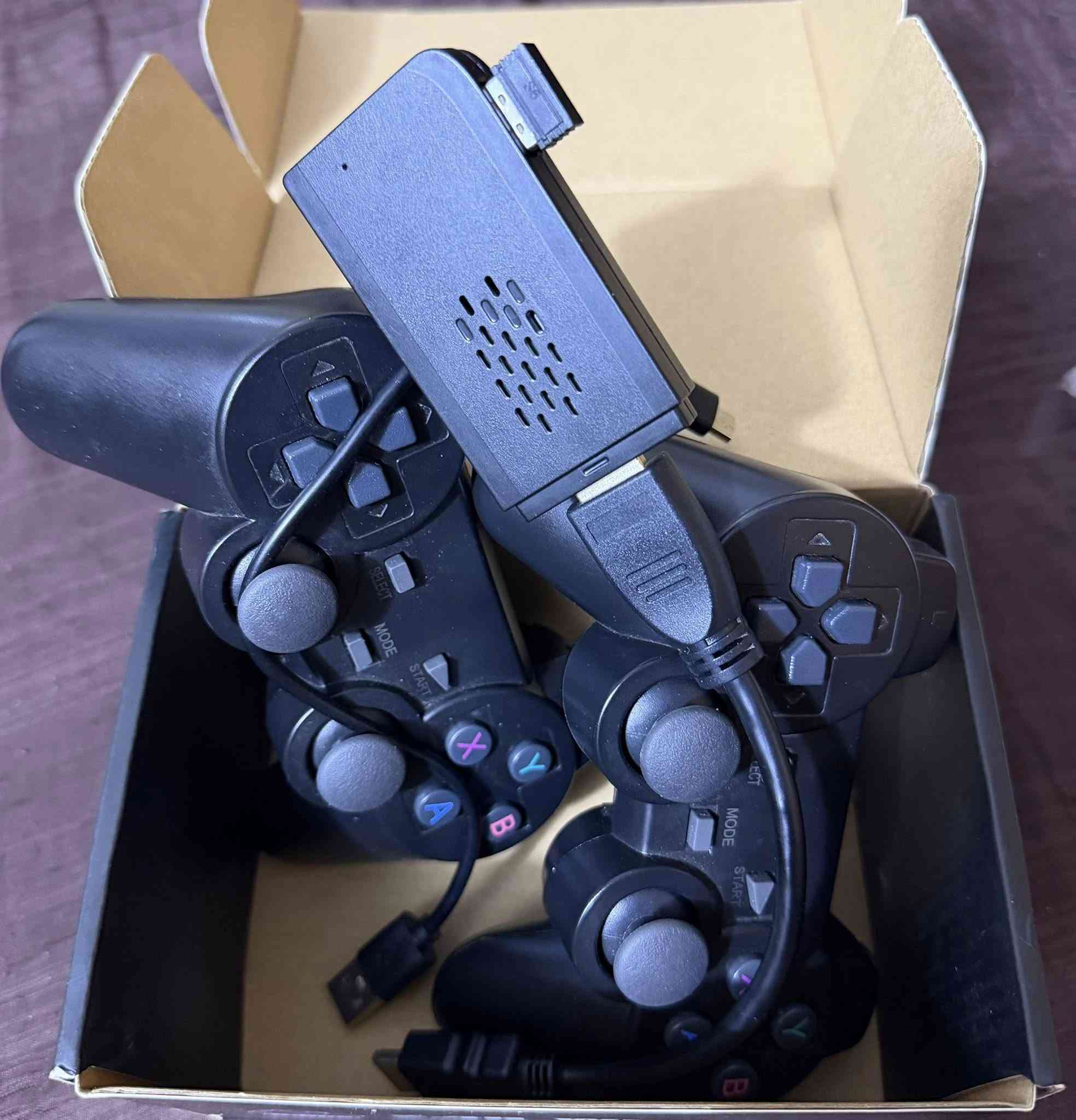 بلي 2 سلم كامل ملحقاته جوستكات وايرليس مهكر بس بدون العاب يحتاج تشتريله فلاش بي العاب و ايضا جهاز العاب كيم ستك ذاكره 64 مليان العاب ثنينهن ب 25 الف شغالات ثنينهن مكاني بغداد الجديده الشراي يتصل *********** سبب البيع متروكات محد يستخدمهن نهائيا
