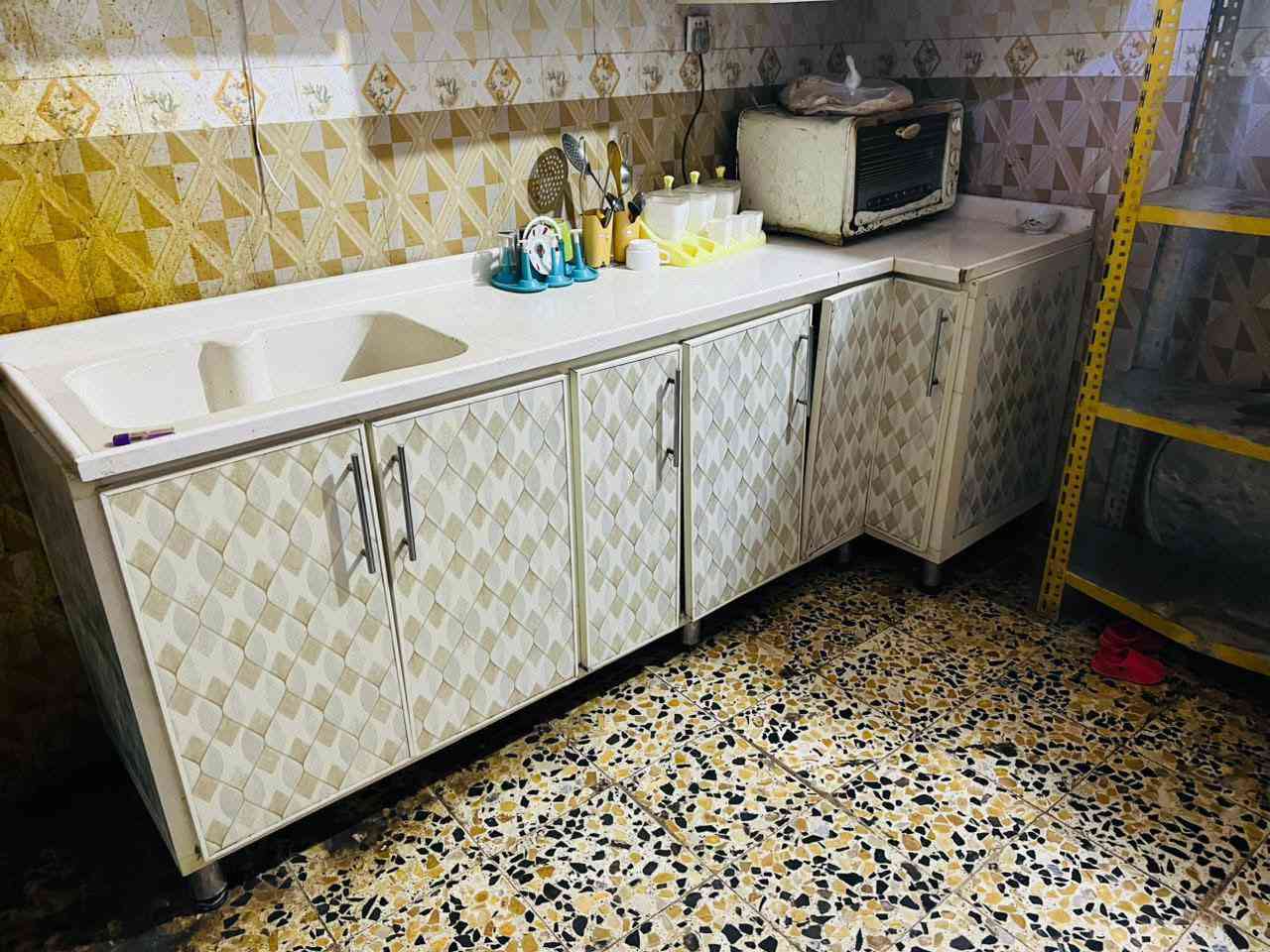 كاونتر للبيع 
السعر 250

يحتوي على مكان للطباخ ومكان لشافطه الدهون 

العنوان /  الحله المحكمه الجديده 
***********
