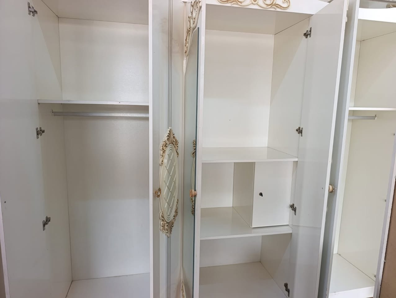 غرفه نوم تركي ملكيه مستعمله 7 قطع نظافه 100/100 واتساب ***********
