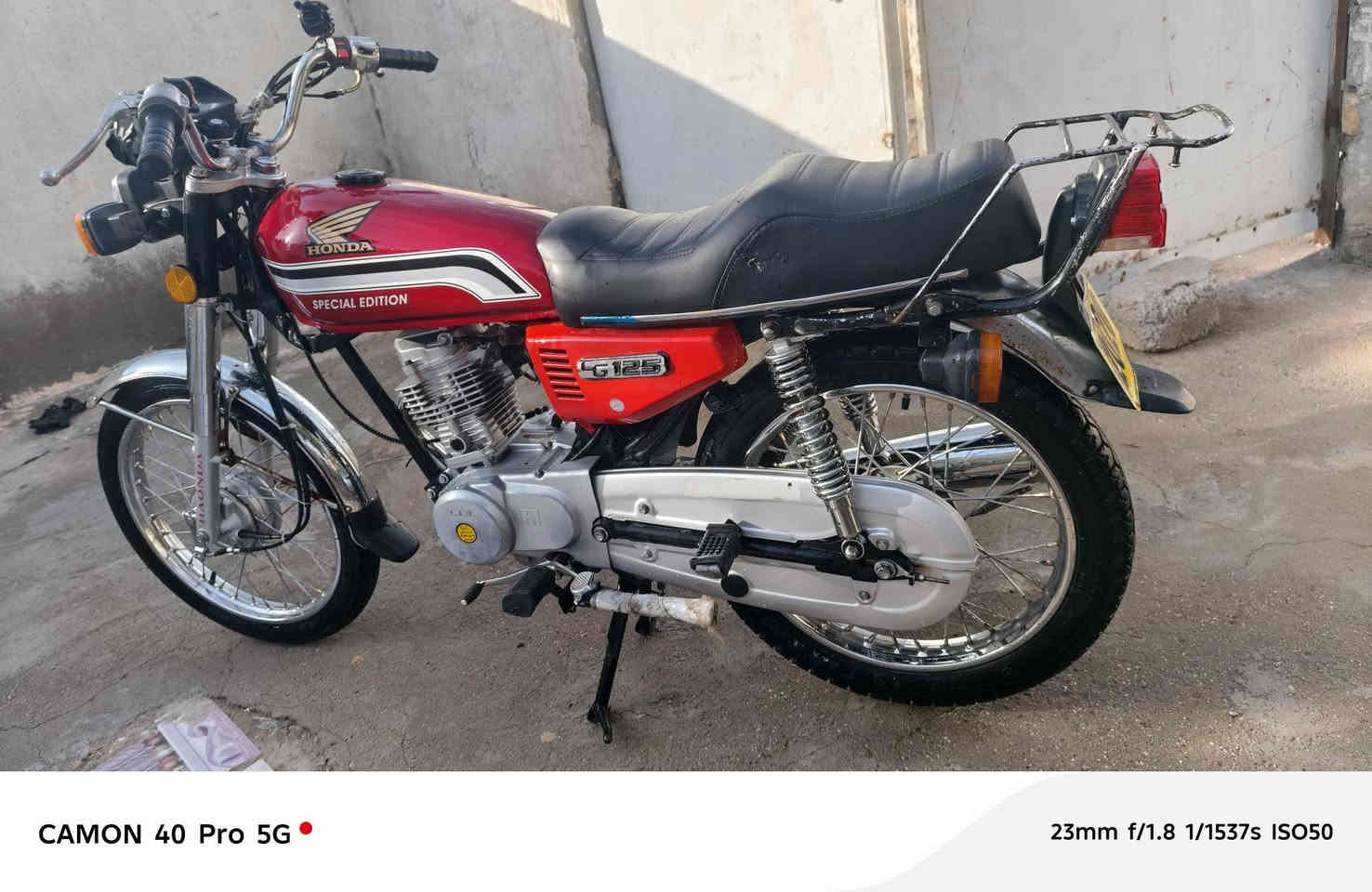 سلام عليكم درجة البيع نامه اصلي محرك ما مفتوحه مكفوله عشائر بدون وراق مكاني كميت سعر 700بيه مجال الشراي تصال ***********
