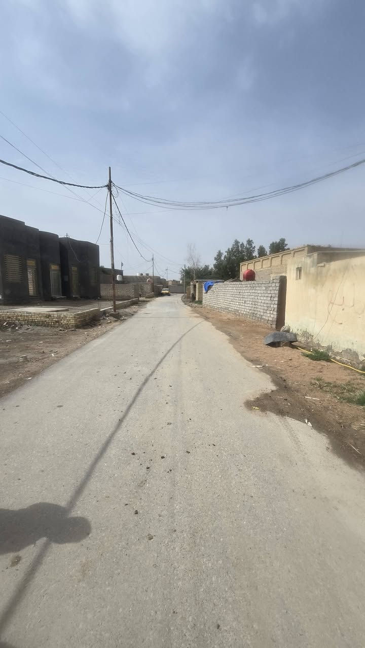 #بيت_____للبيع
المساحة 500 متر ....
يتكون من خمسة غرف وبراني وصاله ومطبخ وصحيات 
المكان الصبية اميلحه مقابيل بيت قائد لزام 
الاستفسار الاتصال على الرقم 
***********
