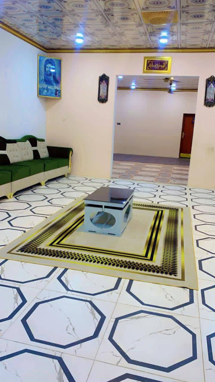 البيت جاهز ترميم جديد ماء كهرباء صبغ سقوف ثانويه كله جديد يحتوي على 5 منام حمامات خارجيه وداخليه ترك خلف البيت كراج جبير + صالتين وحده استقبال والثانيه موزع على الغرف ديوان مساحه 10*5 العنوان الزبير خلف المعارض منطقه كلش حلوه وهدوء البيت على شارع تبليط ركن السعر 85 (***********)
