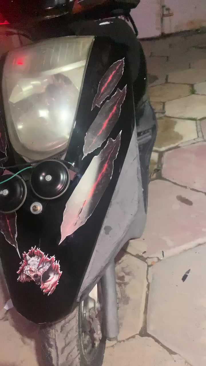 دراجة بريز 2008
السلام عليكم .. رمضان كريم 
متاح دراجة بريز موديل 2008 
دراجه نظيفة ومكينه ناعمه 
نقصها دشبول  كيلومتر / نقصها ستان صفح 
الدراجة كفرات شادلها تجاري اسود نظيفات صالي شهر شادهن / وكفراتها الاصليه موجوده كامله 
جامه طابقين / جنطة جي اس / سيباية طويلة 
وهذه صور الدراجة كدامك بالكفرات جديده والكفرات الرنبه
كلهن الگ وبالعافية على الي ياخذها 
السعر : 850 وبيها مجال بسيط حگ الجية
*********** بغداد البلديات
