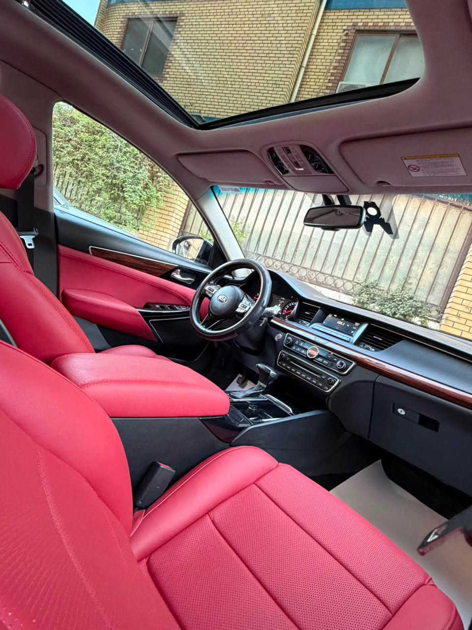 🚗 كيا كادينزا موديل 2018 للبيع 🚗
 نوع السيارة: كيا كادينزا (Kia Cadenza) V6.
 الموديل: 2018.
 المسافة المقطوعة: 154 ألف كيلومتر.
 المحرك: 6 سلندر (V6).
 حالة البدي: مكفولة من الصبغ (بدون صبغ) بحالة ممتازة جداً ونظيفة.
 المواصفات الداخلية: داخل جلد أحمر مميز (طبيعي وراقي جداً)، فتحة سقف بانوراما، شاشة، وتحكم ستيرن كامل (كما موضح في الصور المرفقة )
 السعر: 17,000$ أو 170 ورقة ثابت غير قابل لتفاوض
 الموقع: بغداد - السيدية.
للتواصل 
[ *********** ] ☎️ بغداد, العراق
