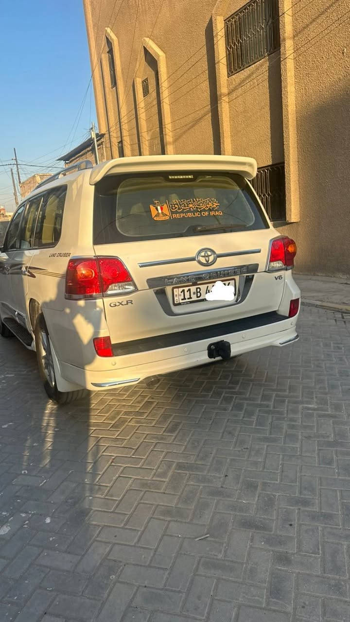 سلام عليكم لاند كروز بريم مكفوله كفاله عامه الفين 13 وياه بصماته ثنين موصفات البريم معروفه تشغيل عن بعد وهل امور تعرفونه بعد سياره جديده ماشيه 180 ومري قلاب تخم تاير هسه شاده صار شهر وسياره بسمي وعلى ايدي استلام شركه واستخدام شخصي سياره من ناحيت نضافه فول نضافه وسياره نقص مابيهه رقم بغداد اي شي تريد تستفسر عليها انتصل هذه رقم ***********
