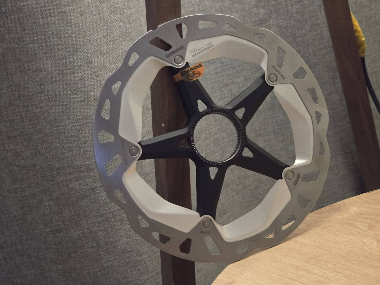 يا الله يا رزاق 👋
**🚴‍♂️✨ هلا بالشباب محبّين الدراجات! ✨🚴‍♀️
#متوووووفر 
#السعر ٥٣ الاف
جماعة البيهن تبريد اي عيني بيهن تبريييد 😂 تعال لييييييه😍
الاصلي يمي عمي تدللون علينه  😍 
 فلنجات او أقراص بريك ماركة SHIMANO  العالمية 🖤💛
نظام زعانف تبريدددد ICE TECHNOLOGICALLY 🥶🥶 
صنع في اليابان اورجناااال 🇯🇵 😅
قرص قياس ١٨٠ 😍
قرص قياس ١٦٠ 😎
.
.
.
متجر عبدالله المغامر يقدملكم افضل وأجود اغراض الدراجات الهوائية …🚲🚲🚲
✔️ شغل مرتب يخلي دراجتك فول وتخطف الأنظار 😎
✔️ أسعار مناسبة  لكل الميزانيات 👀
✔️ جودة أصلية وتحمّل عالي🚲
✔️ توصيل سريع لكل المحافظات 🚚💨
✔️ خدمة دعم بأي لحظة 💬✨
لا تضيع الوقت… جهز دراجتك وخلي طلعاتك أحلى ويا متجر عبدالله المغامر! 😍🚴✨
للأستفسار على الخاص او مراسلة الصفحة على الواتس آب 📞 📞


**إذا كنت صاحب هذا الإعلان وتريد حذفه لأي سبب، رجاءا أرسل رسالة إلى الدعم الفني**