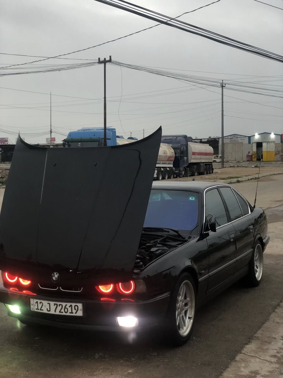 سلام عليكم  للبيع او مروس حسب القناعه بجم دخاني.    عدسات خط ويله M. دركه M داخل  صاج وجلد شاشه وكامره مريات كهرباء دبل ايربك ودبل جكمجه برده خلفي.  جام امامي مغلف عزل حرارء اربع جامات كهرباء ABS  شغال مكينه كبس كير عادي 525 اصل كير ومكينه وضفيره 520 واكسل 525 سحب فول تبريد وتدفئة شغال طخم امامي وخلفي جديد عقوله جديد ايرفلو جديد  حساسات كله مبادل جديد باتري جديد تايت نضيف  مسوي ادمه كامل المكينه.  حت ماي اخضر. اخلي. كهربائيات كله شغال  سعره 53 مجال شي قليل. لاستفساره  شرط التحويل كابون بانزين عنوان موصل رقم وتساب او خاص ***********
