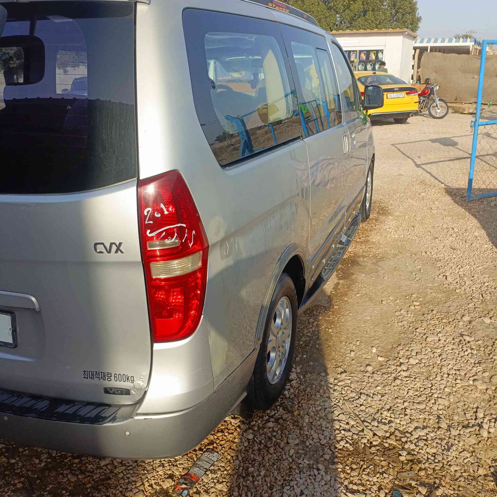 سلام عليكم ستاركس موديل 9 مفتوح محوره مسكر اتو رقم ذقار تحويل ثاني يوم خط بحث كامل حداديه جديده تخم تاير سياره جاهزه بيه جاملغ الخلفي شويه جارد والباب هم شويه جارد  *********** السعر 128
