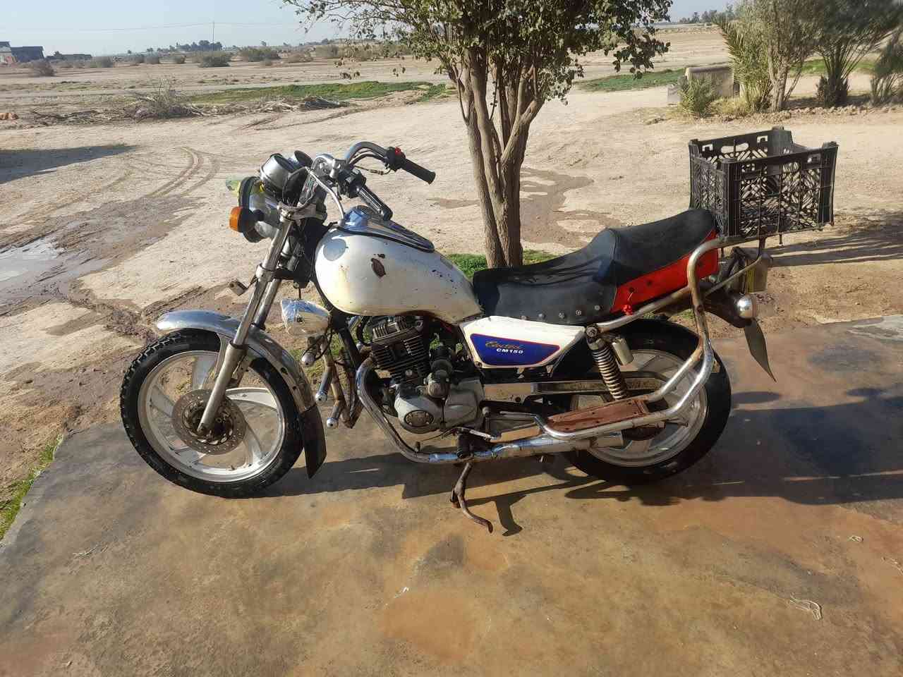 يالله توكنه على رزقك يارب: اسلام عليكم  دراجه جني موديل 10 دراجه شغاله خير من الله شلعه ومعدل بس نقص ابريك خلفي القبق ول بانزات طكت عندي ومابدلت وصجمات سلف وبس اصجمات اسلف موجودات بس انته شدهن  وكل نقص مابيه كهربايات كله شغاله مكان ديالى كنعان سيسبانه اسعر (200)وبيه مجال بدون اوراق كفاله عامه /***********
