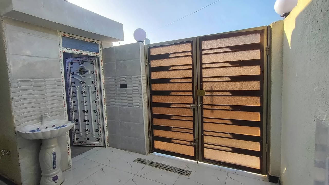 دار للبيع المساحه 100 متر بناء درجه اولى وحديث حي الشيشان الاولى على شارع 15 رقم الهات ***********
