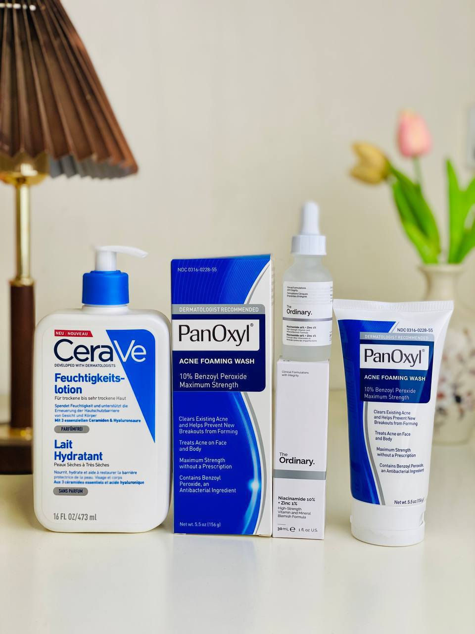 إذا تعبتي من الحبوب، البقع، أو الجفاف اللي يخرب صفاء وجهج 😩
هالروتين المتكامل رح يكون الحل المثالي لبشرتج 👌

✨ 1 – غسول بان أوكسيل (PanOxyl)
غسول عجيب ضد الحبوب 💥 يحتوي على بنزويل بيروكسيد بنسبة 10%،
ينظّف المسامات بعمق، يقتل البكتيريا اللي تسبب الحبوب،
ويمنع ظهورها من جديد. مناسب للبشرة الدهنية والمليانة حبوب أو رؤوس سوداء.
تقدرين تستعملينه على الوجه أو حتى الجسم، خصوصًا منطقة الظهر والصدر.

💧 2 – سيروم ذا أوردينري (The Ordinary Niacinamide 10% + Zinc 1%)
هالمنتج من أكثر السيرومات شهرة بالعالم 😍
يوازن إفراز الدهون، يقلل المسامات الواسعة،
ويخفف آثار الحبوب والتصبغات.
يعطي إشراقة طبيعية ونقاء للوجه بدون لمعة مزعجة.

🤍 3 – لوشن سيرافي (CeraVe Moisturizing Lotion)
آخر خطوة وهي الأهم 🔒
ترطيب خفيف وسريع الامتصاص، يحتوي سيرامايدات وهيالورونيك أسيد،
يبني طبقة حماية للبشرة ويحافظ على الرطوبة طول اليوم.
مناسب لكل أنواع البشرة حتى الحساسة، يخلي الوجه ناعم ومتوهج من أول استعمال 🌸
منتجات العرض اصلية💯 
سعر العرض 33الف
🚘يوجد خدمة توصيل لجميع محافظات العراق ٤ الاف🚘 بنت الديره فاشون2


**إذا كنت صاحب هذا الإعلان وتريد حذفه لأي سبب، رجاءا أرسل رسالة إلى الدعم الفني**