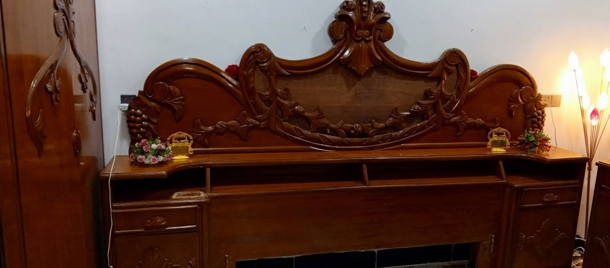 السلام عليكم غرفة 6 ابواب ملحق نضيفة حيل شغل ثقيل  سعرها 500 للتواصل ***********
