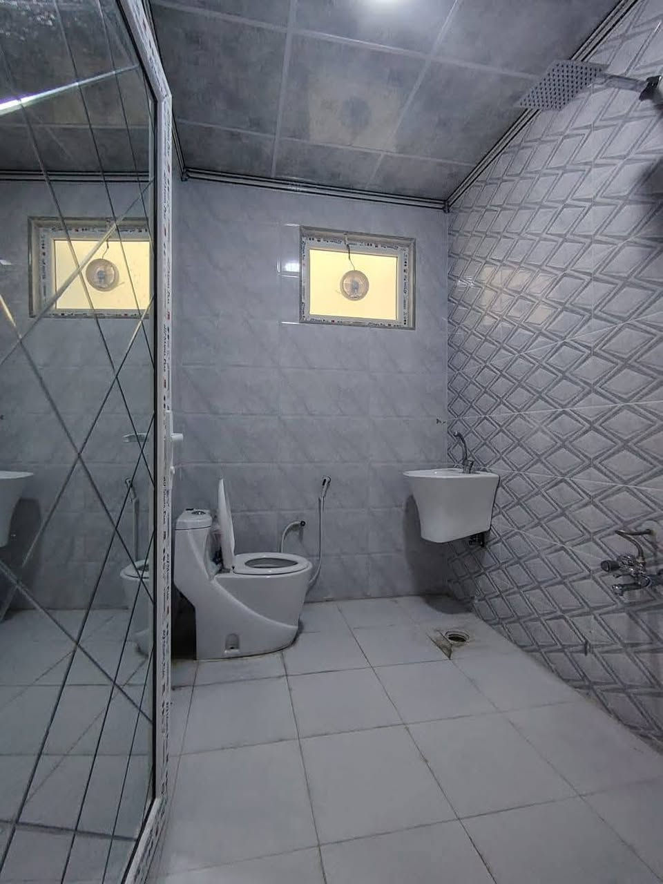 للبيع للبيع للبيع للبيع للبيع
#عقارات_فنر_الحمداني
بيع مستعجل وبسعر مناسب 
دار سكني سند طابو في حي السماح الأركان
 مقابل مدرسة سما الحدباء
المساحة ١٠٠م طابقين بناء حديث اتجاه شروق تام
على شارع ١٥م بناء مهندس
 سند طابو بأسم صاحبه الشرعي
ط١ غرفة نوم وهول واستقبال ومطبخ وصحيات وكراج
ط٢ غرفتين نوم وهول وصحيات وبيتونة
للإستفسار ع السعر الإتصال
***********
***********
مراجعة مكتب البلديات للعقار في حي المشراق فرع مطعم طماطة بلمدخل الرئيسي
