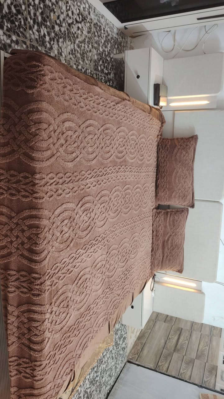 السلام عليكم ورحمة
غرفة للبيع ٥ قطع مستخدمه قليل نضافة ١٠٠
مكاني بغداد مدينة الصدر السعر ٥٥٠ بيهة مجال بصيط
واتساب ***********
