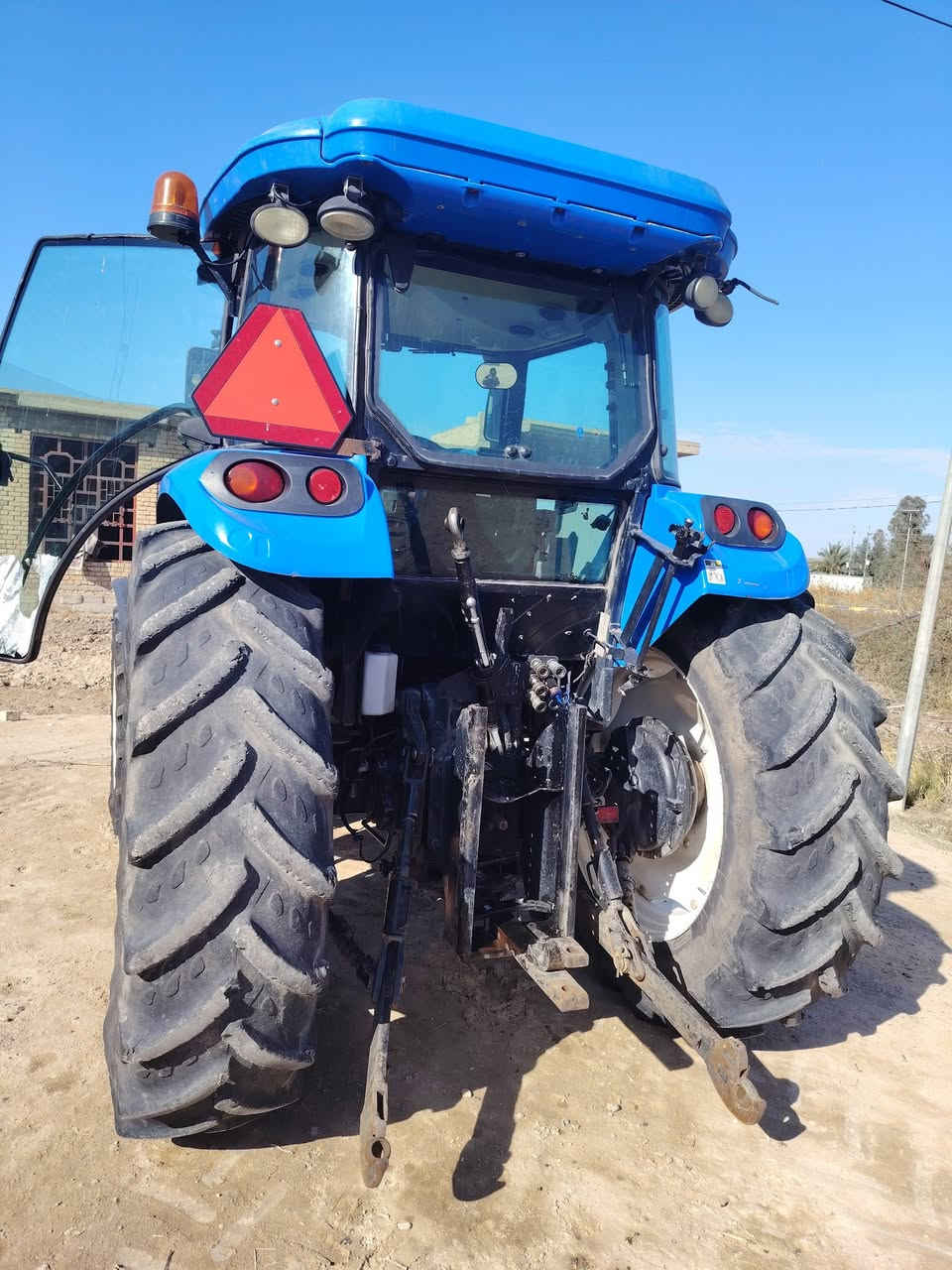 نيو هولند حجم 110موديل 2014  كفاله عامه  مكان الانبار الكرمه
مو شراي لا تتصل وتعذبني وياك ***********
