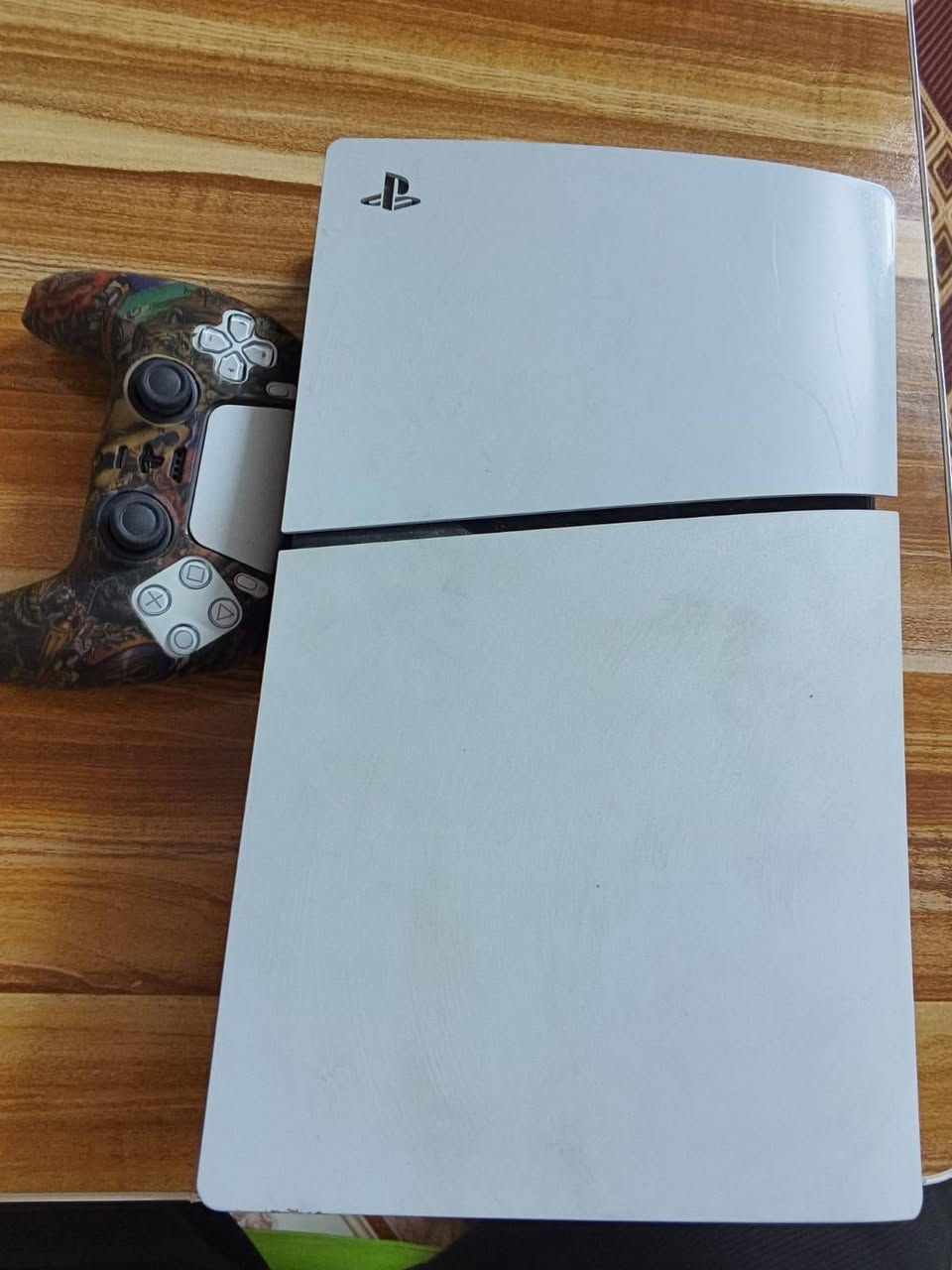 السلام عليكم ورحمة الله وبركاته

للبيع: PlayStation 5 Slim - 1TB 
أخو الجديد، استخدام أسبوع فقط
التفاصيل:
الموديل: PS5 Slim سعة 1 تيرابايت
الحالة: مستخدم أسبوع فقط، نظافة 100% 
الضمان: الجهاز ما انفتح ولا دخل صيانة أبداً
الملحقات: كامل ملحقات الوكالة موجودة + الكرتون سبب البيع: عدم التفرغ
السعر: 750 الف /قفل
السعر ثابت وما ينزل درهم واحد مثل ما موضح بالصورة
المكان: بغداد - حي النصر
للتواصل: عبر الحساب الشخصي فقط
المعاينة حياك الله افحص الجهاز براحتك قبل الشراء


**إذا كنت صاحب هذا الإعلان وتريد حذفه لأي سبب، رجاءا أرسل رسالة إلى الدعم الفني**