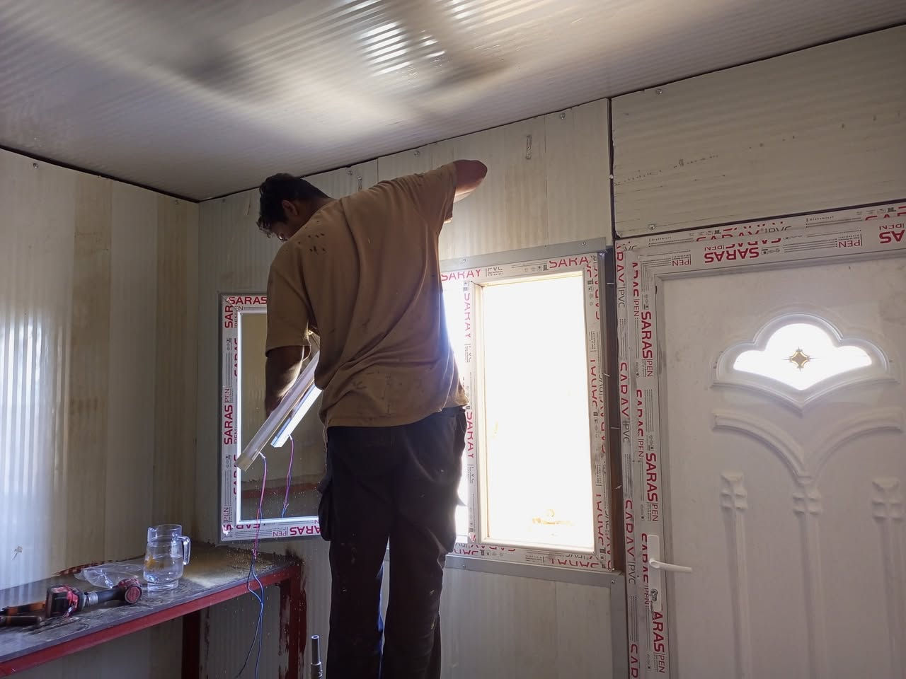 مستعدون لتجهيزكم بكافة اعمال السندويش بنل والحدادة العامة وبناء المشتملات والبيوت من السندويش بنل 🏫
سعر المتر كرستة وعمل 25 الف 
يشمل الابواب والشبابيك
ايضا يشمل كهربائيات درجة اولى 
مع عمل جميع الفنشات 
يوجد لدينا سندويش ضد الحريق 🔥💯
سعر المتر كرستة وعمل 35الف
ايضا يشمل الابواب والشبابيك 
وايضا كهرباىيات درجة اولى تركي
يوجد لدينا كادر محافضات 
لمراسلة الصفحة الاتصال على الرقم *********** يوجد واتساب📱
