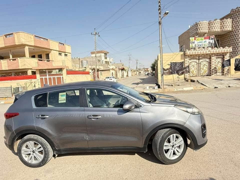 كيا سبورتج موديل 2017 وارد امريكي
نص فول 

ماشيه 156الف ميل 

تحكم استيرين جهتين 

كامره خلفيه 

قطعتين تبريد 

ضرر امريكا بونيد وا جنطه 

وا اهنا بل عراق صارات جاملغ امامي عكس سايق سياره قماره بي جراذ

مكينه 2400 Gdi مفتوحه السياره رقم نينوئ بأسمي تحويل وكاله  سنويه السنه 2030  مكان السياره موصل تلعفر 

***********
