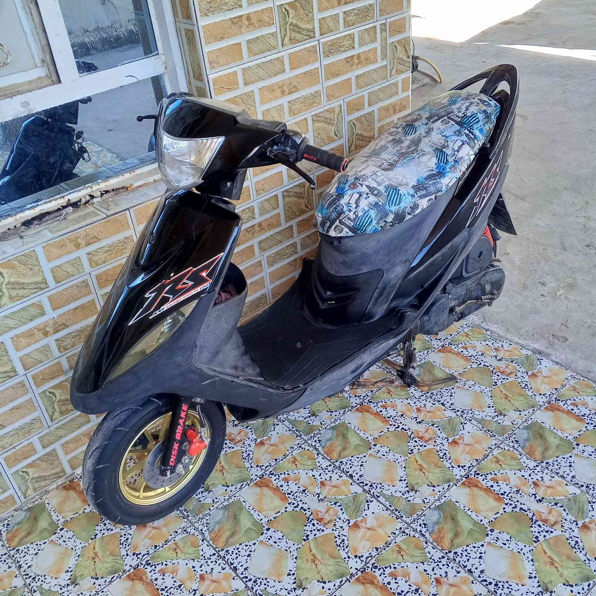 سلام عليكم ماكس عدله للبيع دراجه مكينه 49بلاديه مامفتوحه دراجه شلعه معدل خير عليها وياله RPM  دراجه ملاح يخبل بيها وشوفة عينك من الله  نقصها بس باتري ضعيف سعر 700وبيها مجال مكاني حله مركز  ***********
