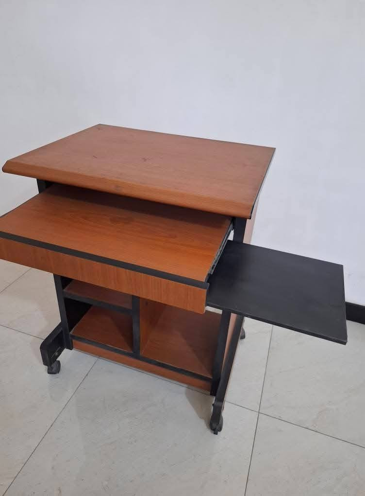 ميز للحاسبة مثل ما موضح بالصور
للبيع عنواني بغداد - الدورة 
٧٥ الف وبي مجال قليل


**إذا كنت صاحب هذا الإعلان وتريد حذفه لأي سبب، رجاءا أرسل رسالة إلى الدعم الفني**