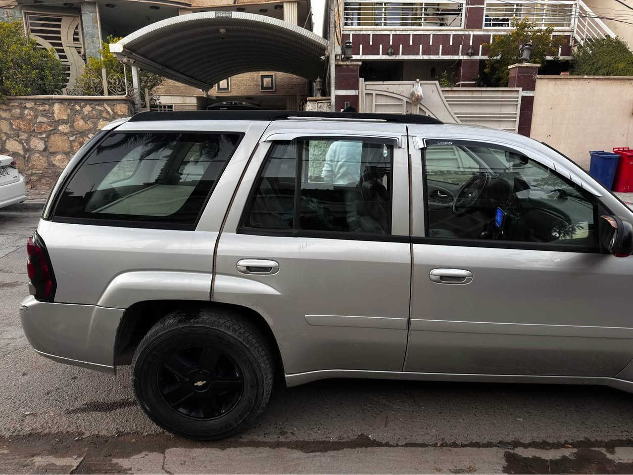 ترايل بليزر LTZ 2007 وارد
خليجي

0770 642 5052

محرك 4.2 V6 بلادي خير من الله
كير بلادي على فحص

عزم السيارة كلش حلو
السياره استيراد خاص
السيارة بلادية بدون صبغ عدا
باب السائق مصبوغ اثر شخوط
و السونار موجود بالصور و الي
حاب يعيد السونار يدلل
 باتري جديد

كشنات جلد بلدي خزن و
تدفئة تحكمات سترن دبل
سويج حساسات خلفيه
كشنات خزن مموري لايتات
زينون تايرات جديده شاشة
سلايد روف مواصفات LTZ

مكان السياره بغداد الدورة ابو
طيارة بغداد, العراق
