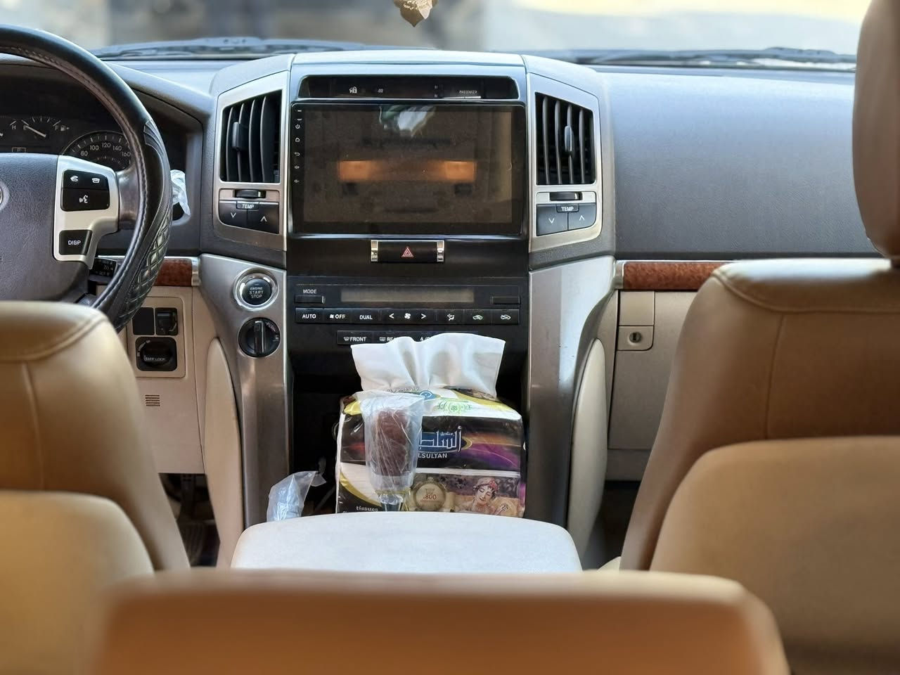 السلام عليكم لبيع لاندكروز مديل 2013 سياره مكفوله من الصبغ مو صفات السياره فتحه بصمه شاشه كامره إماميه خلفيه تحكمات استيرن بصماه ابواب حساسات كشن السايق كهربائي كشنات جلد  مكان السياره بغداد  ترهم مراوس حسب القناعه رقم ***********
