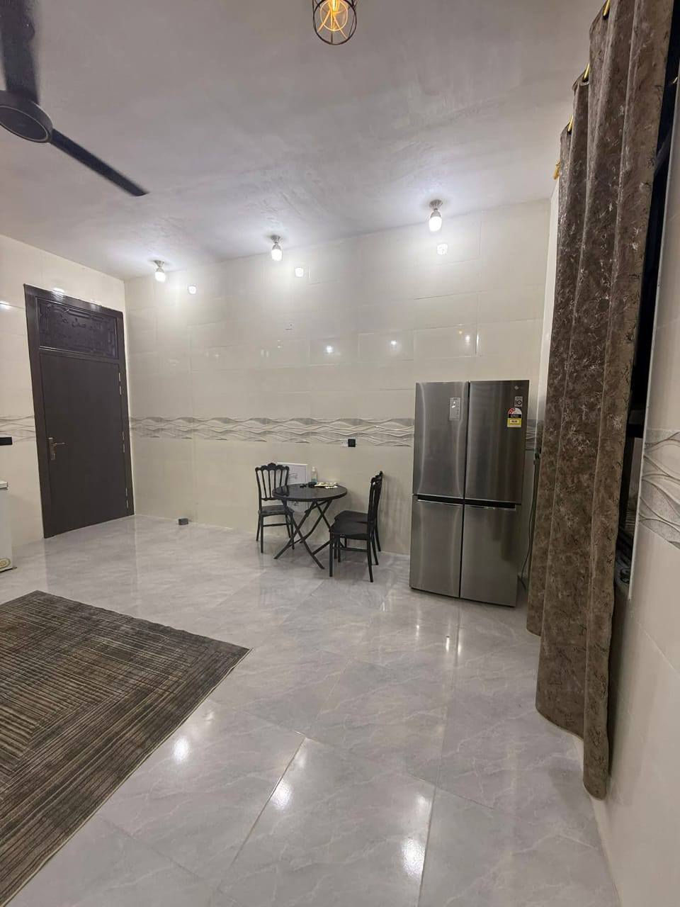 يوجد دار سكن للبيع في منطقه الايطالي قرب الحولي طابقين مساحه 210متر سنه البناء2025  للاستفسار الاتصال على الرقم التالي ***********
