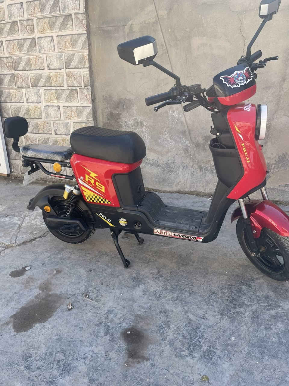 السلام عليكم دراجه شحن نوع R9شركه ال ولي ارقه شركهالدراجه كلش جديده ما ناقصهه اي شي الكهربائيات كلهه شغاله بريكات دهن دبلات كلهه شغاله السعر 375بيهه مجال للشراي مكاني بغداد الامين الثانيه تواصل ***********.     ***********
