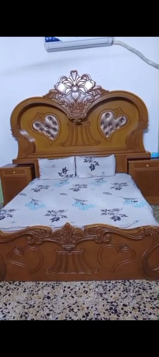 سلام عليكم للبيع غرفة نوم طابقين ست ابواب شغل عراقي درجه اولى
الغرفة حلى من الصوره وضخمه 
***********

