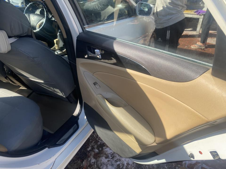 سوناته٢٠١١  خليجي كير محرك مكفول صدر أمام خلفي مكفول تبريد ثلج دتفئه  تخم تاير  باب السايق مبدل  وصفحت السايق بيها صبغ إني ابيعلك. احزام. بس علسونر بس السايق بسمي رقم إنكليزي  بغداد اصليخ  ***********. السعر. ١٤٠$
