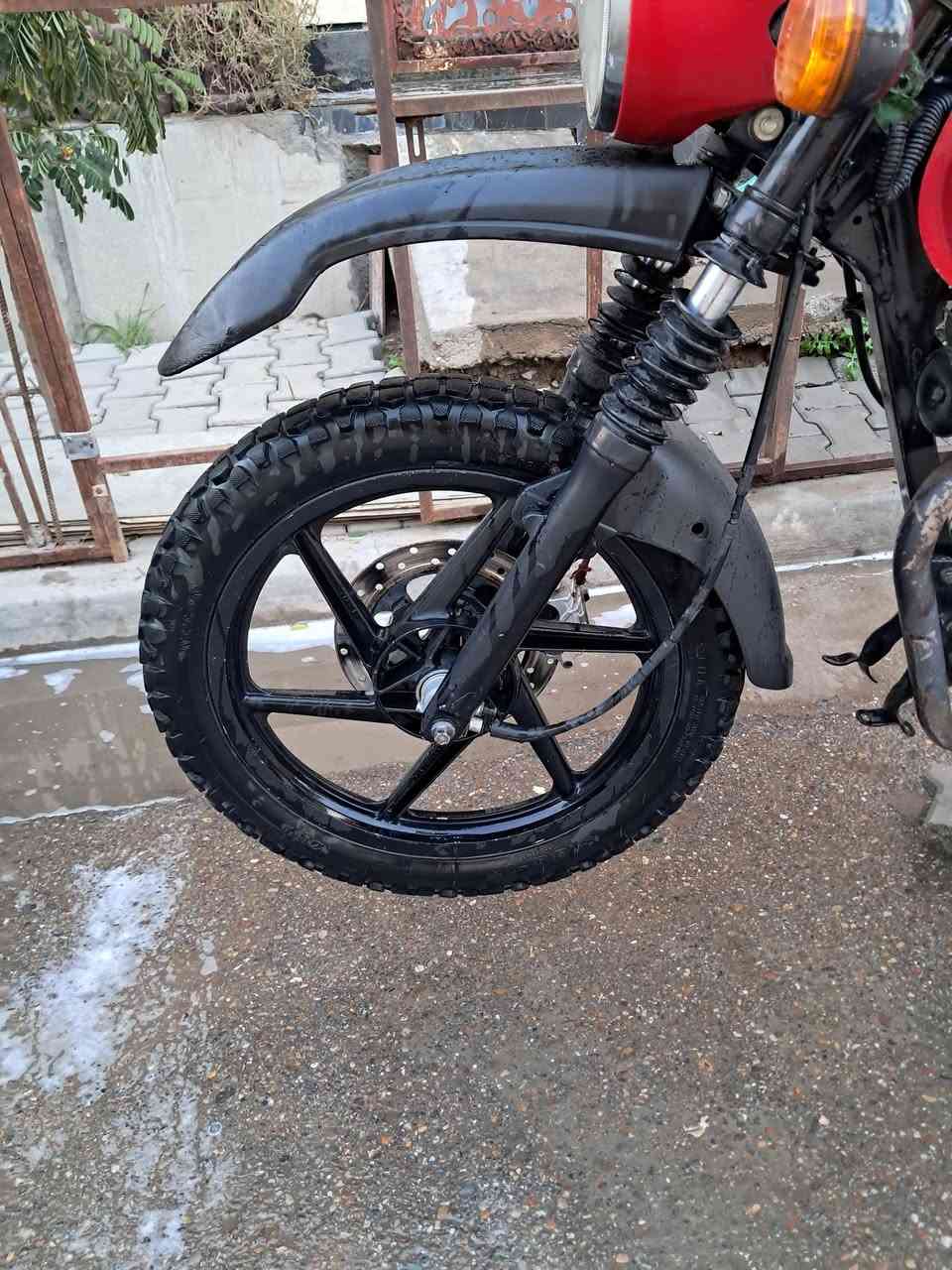 سلام عليكم دراجه بوكسر جبلي اوراق للبيع موديل 22داخله بل23 مجفته  نقص بس قمجي مال السرعه او استاند صفح فقط دراجه نضيفه او خير من الله   مكاني بغداد الحسينيه سعرها مليون و300 وبيها مجال رقمي ***********اتصل او واتساب
