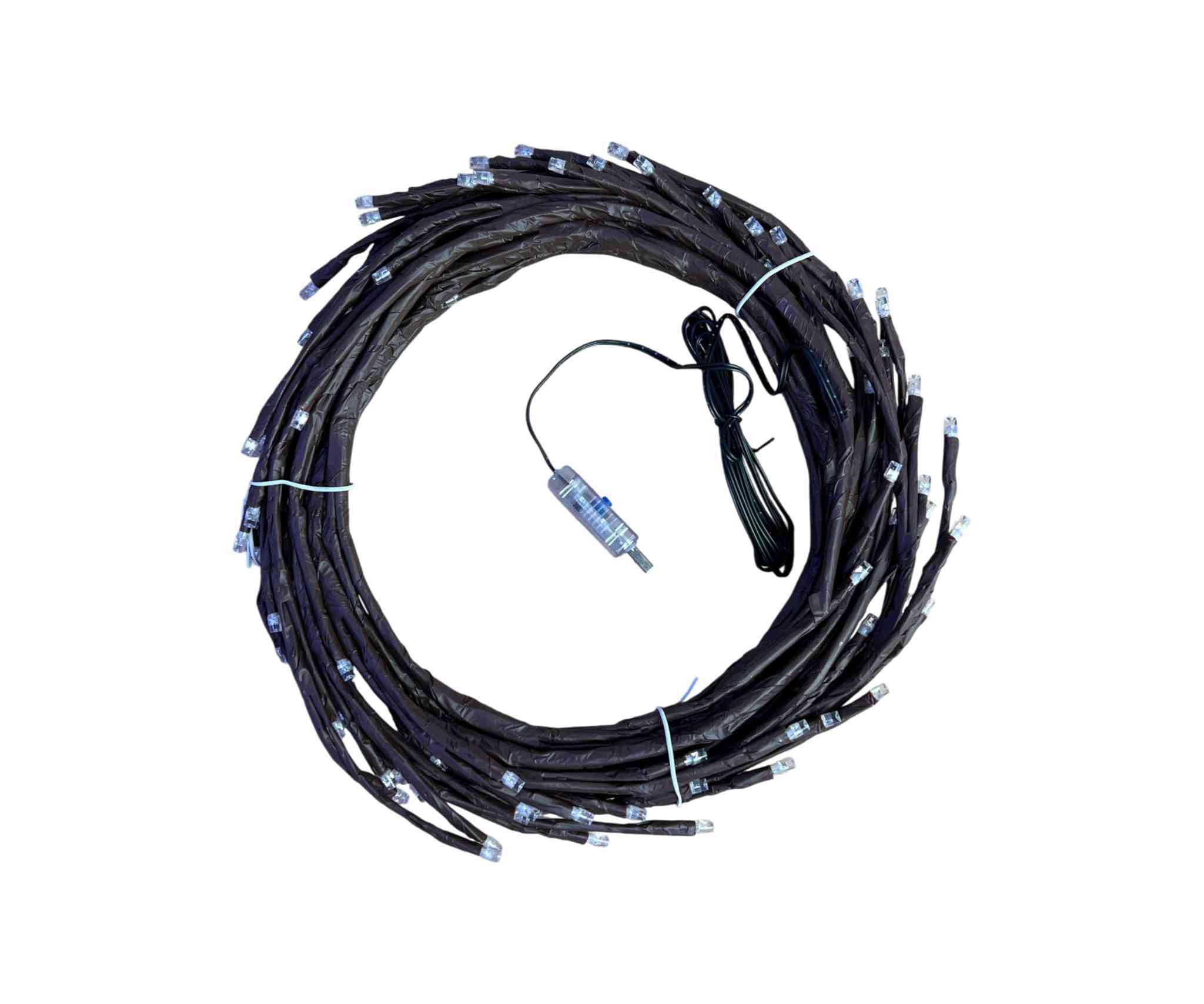 السعر 19الف دينار التوصيل 5 الاف
إنارة جدارية بشكل شجرة

الاستخدامات

مثالية لتزيين الجدران، الغرف، الممرات، والمداخل.

تضيف أجواء دافئة ورومانسية للمنازل والمقاهي والمناسبات.

مناسبة لتزيين جدران التصوير أو زوايا الديكور الحديثة.

يمكن استخدامها كإضاءة ليلية ناعمة ومريحة للعين.

المميزات

تصميم مبتكر يشبه فروع الأشجار بإضاءة LED دافئة تمنح لمسة طبيعية وجمالية.

تعمل بوصلة USB، مما يسمح بتوصيلها مع أي باور بانك أو شاحن أو كمبيوتر.

مزودة بزر تشغيل مدمج في السلك للتحكم السريع بالإضاءة.

سلك مرن ومتين بلون بني بطول حوالي 2 متر يمكن تشكيله وتثبيته بسهولة.

إضاءة موفرة للطاقة وآمنة للاستخدام لفترات طويلة.

خامات مقاومة للاستخدام الداخلي والخارجي الجزئي (بعيدًا عن الماء المباشر).

مميزات ريموت التحكم

أزرار تشغيل – توقيت – إيقاف.

8 أوضاع إضاءة مختلفة (Flashing – Fading – Steady وغيرها).

إمكانية التحكم في درجة السطوع (DIM):

- زر "+" لزيادة السطوع
- زر "–" لتخفيف السطوع

ميزة المؤقت TIMER لإضاءة تلقائية دون الحاجة للتشغيل المستمر.

محتويات الصندوق

شريط إنارة LED على شكل فروع شجرة بطول 2 متر.

سلك تشغيل USB مع زر تحكم.

ريموت تحكم لاسلكي متعدد الوظائف.

الملاحظات

يُفضّل تثبيته باستخدام مشابك صغيرة أو لاصق خفيف على الجدران الملساء.

تجنّب ملامسته للماء أو الرطوبة العالية للحفاظ على عمره. بغداد, العراق


**إذا كنت صاحب هذا الإعلان وتريد حذفه لأي سبب، رجاءا أرسل رسالة إلى الدعم الفني**