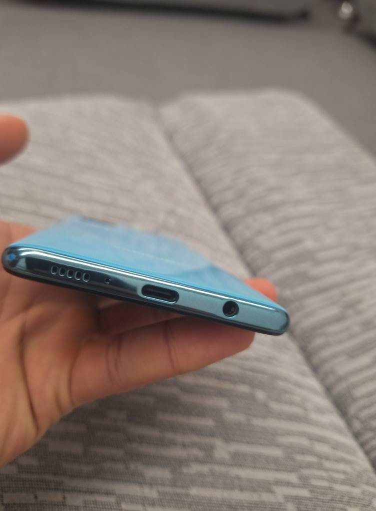 كلكسي a51 
ذاكرة ١٢٨ 
رام ٦ + ٦
نظافة ١٠٠% جهاز يلمع 
الجهاز مبدل فقط شاشة اصلية وكالة 
كل الجهاز شغال و مضبوط بدون اي مشاكل 
فقط البصمة لا تعمل بسبب تبديل الشاشة 
الجهاز مضبوط و عملي 
الجهاز بدون ملحقات 
السعر ١١٠
البصرة السراجي البصرة, العراق


**إذا كنت صاحب هذا الإعلان وتريد حذفه لأي سبب، رجاءا أرسل رسالة إلى الدعم الفني**