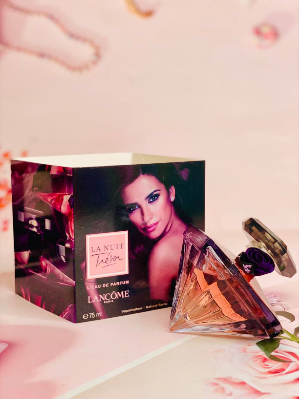 ✨ عطر الأنوثة الغامضة ✨
La Nuit Trésor من Lancôme 🌹🖤

عطر فخم يخطف القلوب من أول رشّة 😍
ريحة دافئة، ناعمة ومغرية تخلي حضورچ ما يننسي 💫

💎 مناسب للسهرات والمناسبات الخاصة
💎 ثبات وفوحان عالي يدوم ساعات
💎 لمسة أنوثة راقية بكل تفصيلة

إذا تحبين التميّز والغموض… هذا العطر إلك 👑
المنشأ فرنسا 🇫🇷 
الحجم 100ml

للاستفسار والحجز مراسله خاص


**إذا كنت صاحب هذا الإعلان وتريد حذفه لأي سبب، رجاءا أرسل رسالة إلى الدعم الفني**