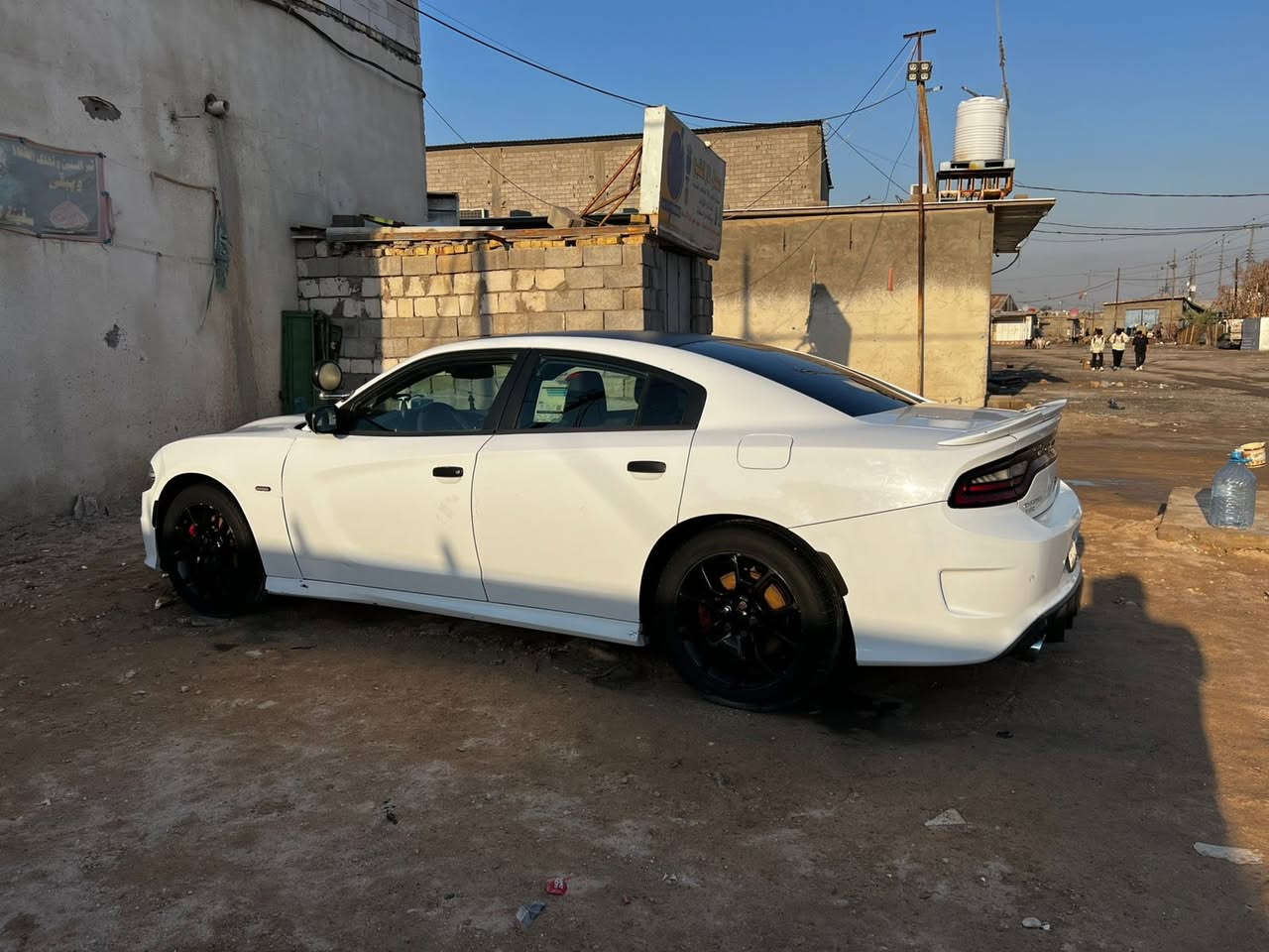 سلام عليكم 
جارجر بوليسي 
مديل 16 اصل 
مكينة 8 سلندر هيمي
كير الف تعليك 
البنيد مبدل رياضي ولبلادي موجود 
كزوزات رياظي تحكم رمود 
وكزوز لبلادي موجود 
حادث دعاميه وبارد قليل  
رقم بصره تحويل ثاني يوم 
السعر 153 وبيه مجال 
استفسار *********** 
عنواني بصره
