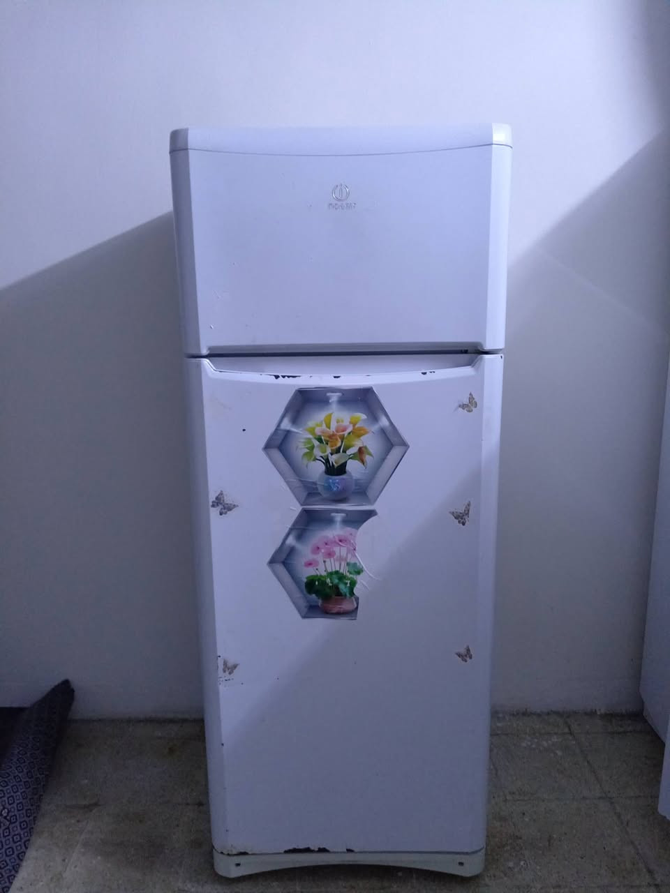 ثلاجة للبيع نضيفة وشغالة وتجميد فول *********** السعر 185
