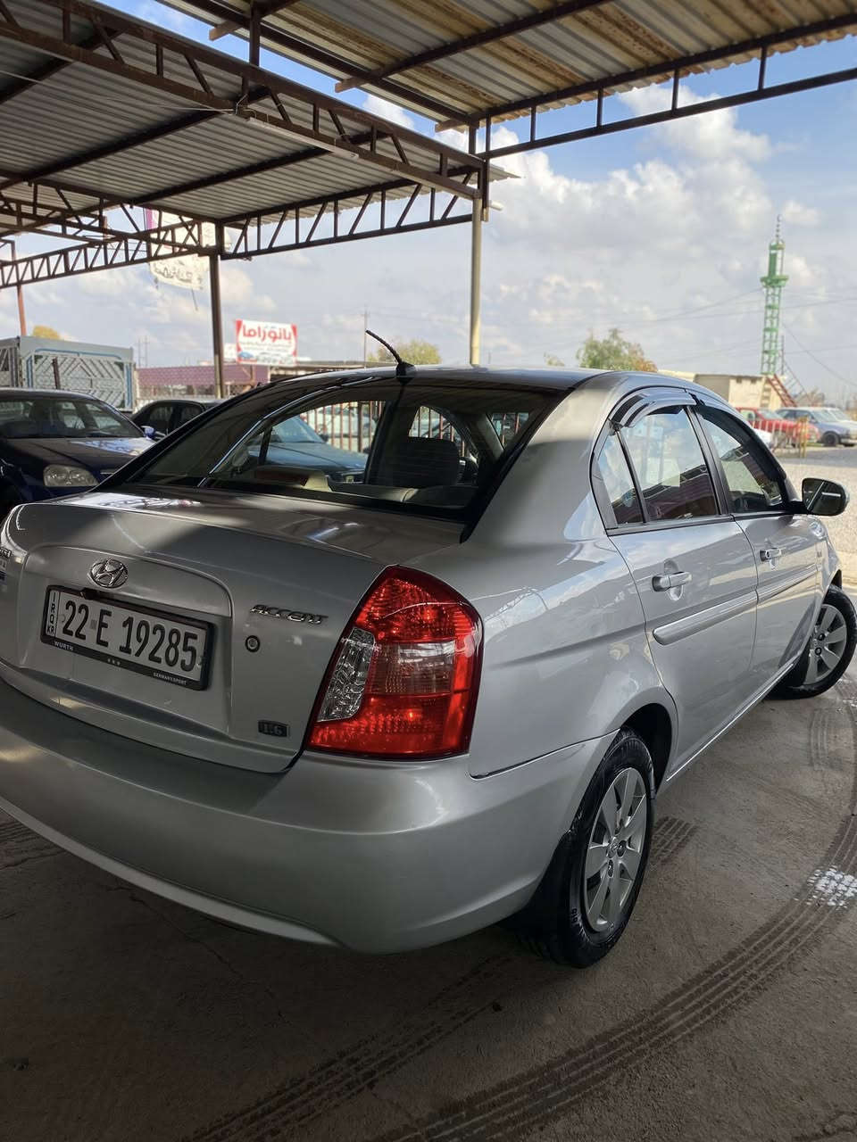 السلام عليكم هونداي اكسنت موديل 2010 محرك 16 بلادي مامفتوح كير اتوماتيك السياره فول مواصفات بس بدون سلايت إشارات بل مري جامات كهرب السياره ارقام سنويه كلو جديد بسمي كابون بانزين بيه السياره جاهزه من جميع النواحي السياره بيه أشويه بل بوند صبغ فقط والباقي كفاله حتى من البارد السعر 98 بي مجال بسيط الموبايل ***********//***********
