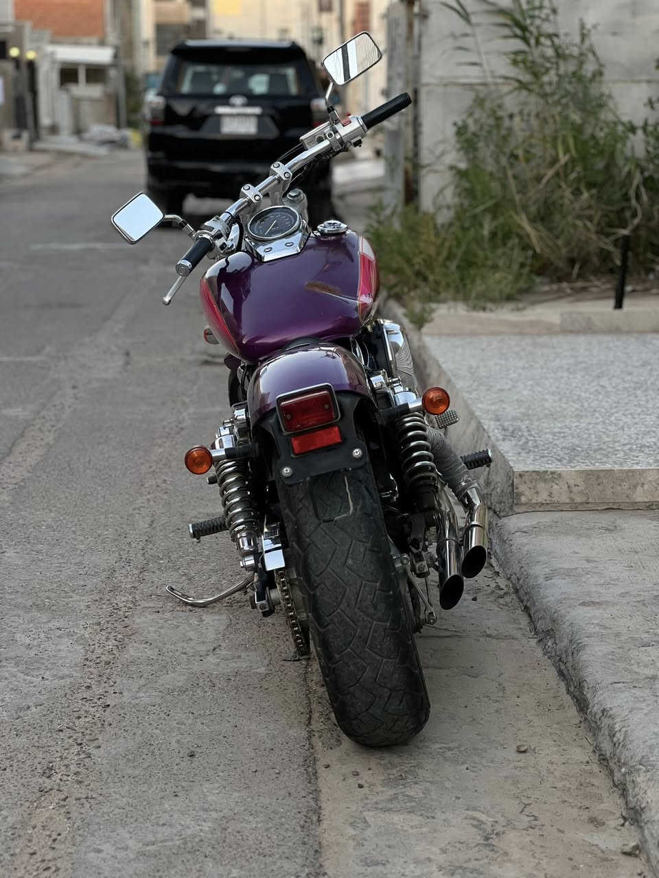 هارلي شادو سلاشر 2006 
 
ماشية 13 الف كيلو
كلشي بيها على وضع الشركة من المحرك والكير والضفيرة حتى المفتاح الاصلي والاحتياط
واكعة حديدة على التانكي وصايرة بي ضربة تحتاج تعديل صغير
مابيها اي زنجار بالتانكي محركها ناعم شلعة 1 2 3 بطناش 
   مكاني بغداد 
*********** للتواصل
