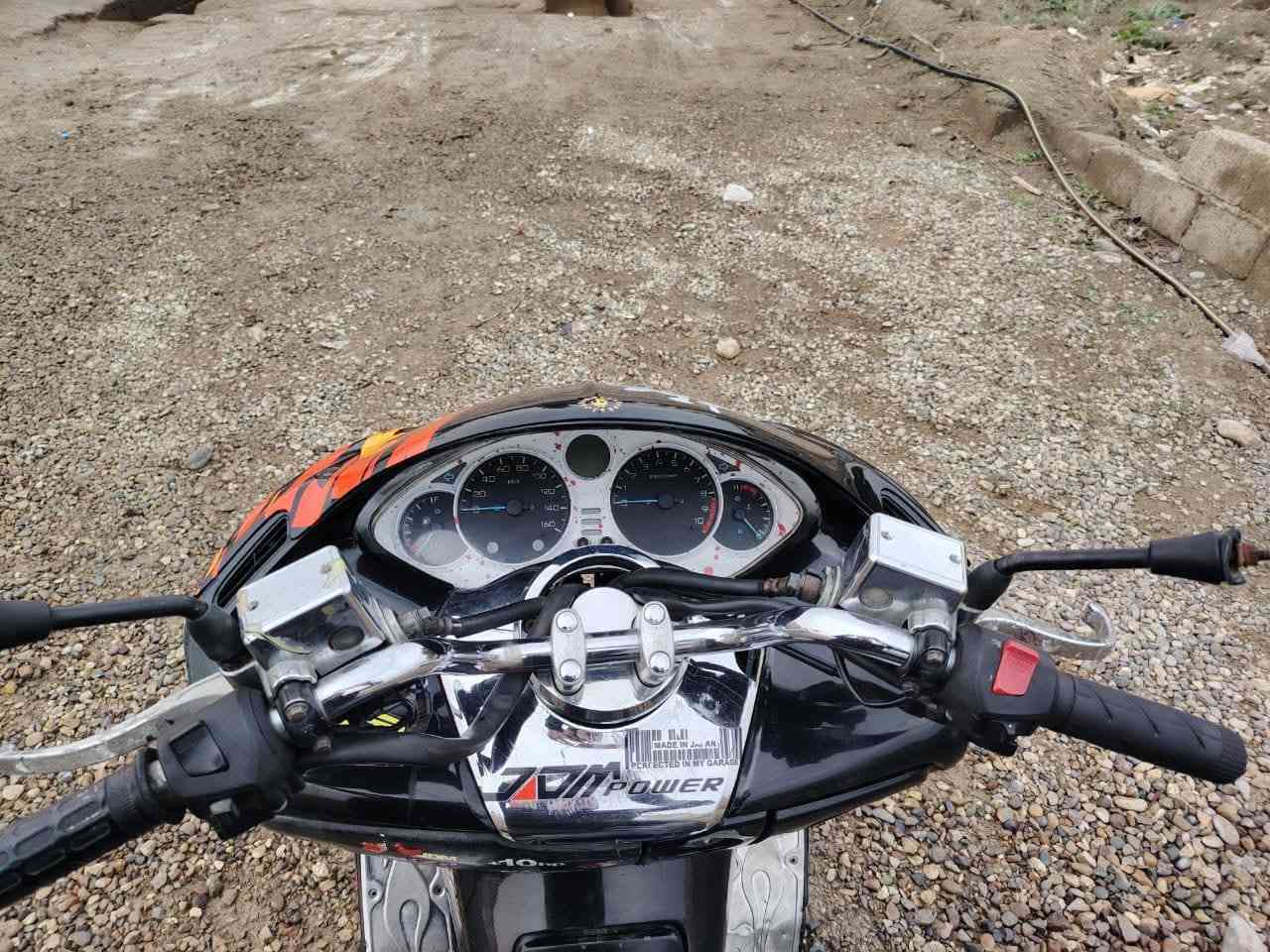 السلام عليكم فورزا 08للبيع الدراجه بيها خيط تبخير الدراجه مال بيت ما طالعه اخذتها قبل سبوعين واني عندي دوام ما مهتم الها سعرها ٦٥٠  وبيها مجال تدللون مكاني ديالى بعقوبه ‭***********
