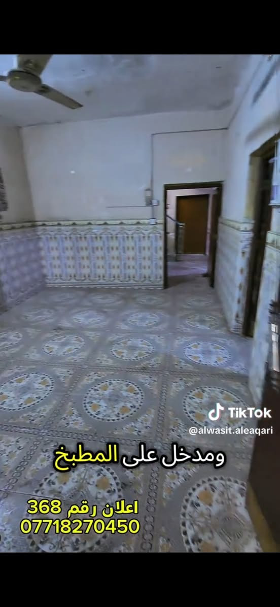 السلام عليكم بيت للبيع في القبله حي القائم 
قريب من الاربع شوارع الرئيسيه والمعارض طابق واحد غرفتين وصاله واستقبال ومطبخ وحمام 2 وكراج ومخزن ملك صرف بدون ورثه تحويل مباشر بناءً التسعينات صالح للسكن جاهز للسكن بعد المكاتبه المساحه 200م والسعر 198مليون وبيه مجال للاستفسار الاتصال ***********
