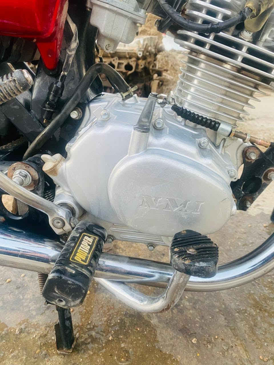 سلام عليكم  دراجه للبيع كل اك مديل2023 مكفوله السعر 575او بيه مجال مكاني كربلاء نجف يم عمود  777 مكينه مكفوله ما مبدل بيه برغي ول شراي بي خير  او يد لل الستفسار ***********
