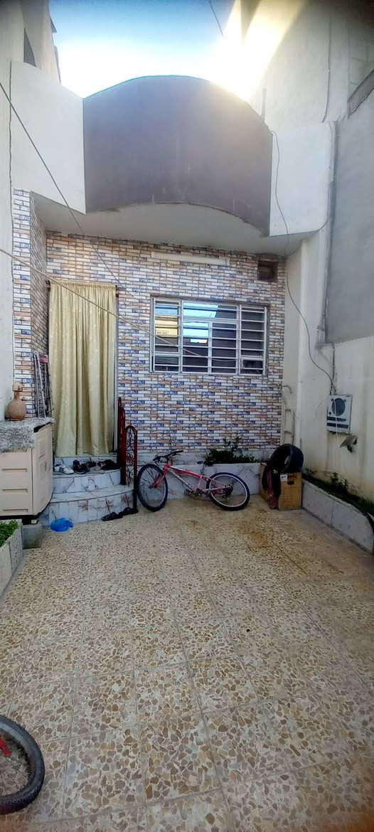 مكتب ابو شمال للعقار ✅️ دار للبيع في مزارع الصديق قرب جامع الطيار مدخل من الصديق والسكر 

🔴 مساحة 80 متر  طابق واحد بناء 2018 

🔴 يحتوي على  غرفة نوم . هول . مطبخ . مغاسل داخل وخارج البيت . بيتونه . سطحين 

🔴 سند بستان طابو زهور كارت بلدية 

🔴 اتجاه شروق شارع صبة السعر 65 مليون 

موقع المكتب حي السكر قرب جامع الصفا والمروة 
***********
***********
***********
