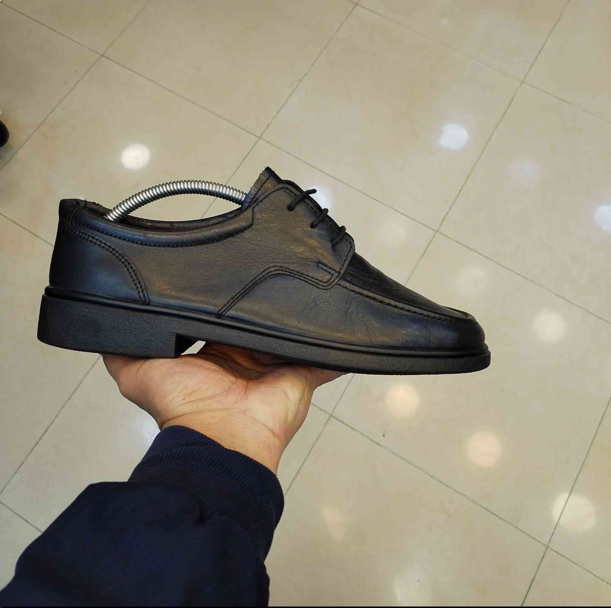 حذاء رسمي وكجول وطبي
صنع في ألمانيا غير مستخدم 
أصلي وكالة اورجنال 
قياس 44 طول القدم 28 سنتيم 
جلد طبيعي أصلي كليا 
قطعة راقية كجول ورسمي 
للحجز على خاص 
أو مراسلة واتساب ***********
توصيل لكل محافظات العراق
