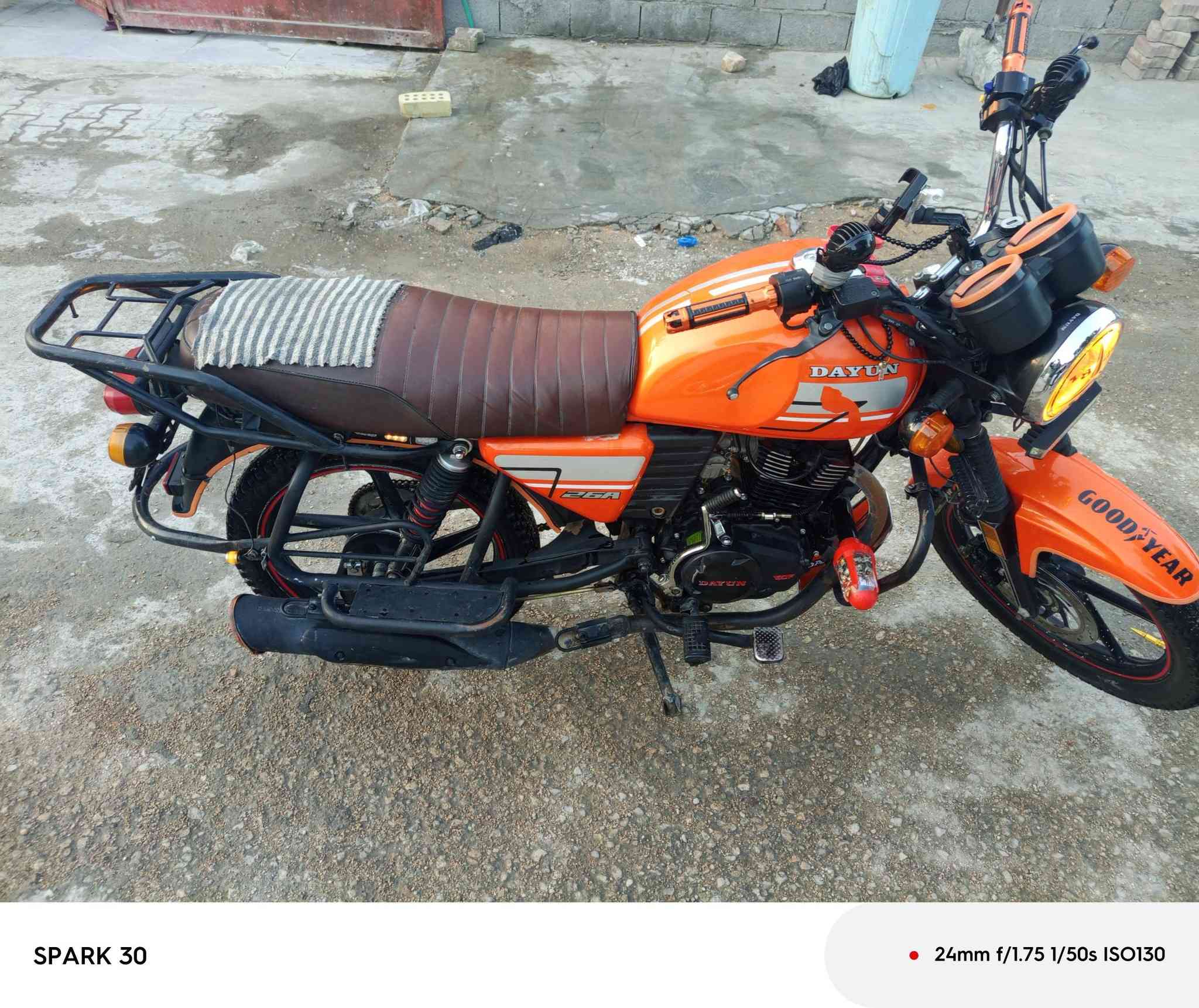 السلام عليكم دايون مديل 22 للبيع مرقمه باسمي تحويل شوكت متريد 
كامله مكمله من كهربائيات من سلف.  محرك. جديد صاله شهر ونص من شديده.  كتابه حمره 200cc.  رايده ب 2350 . ***********
