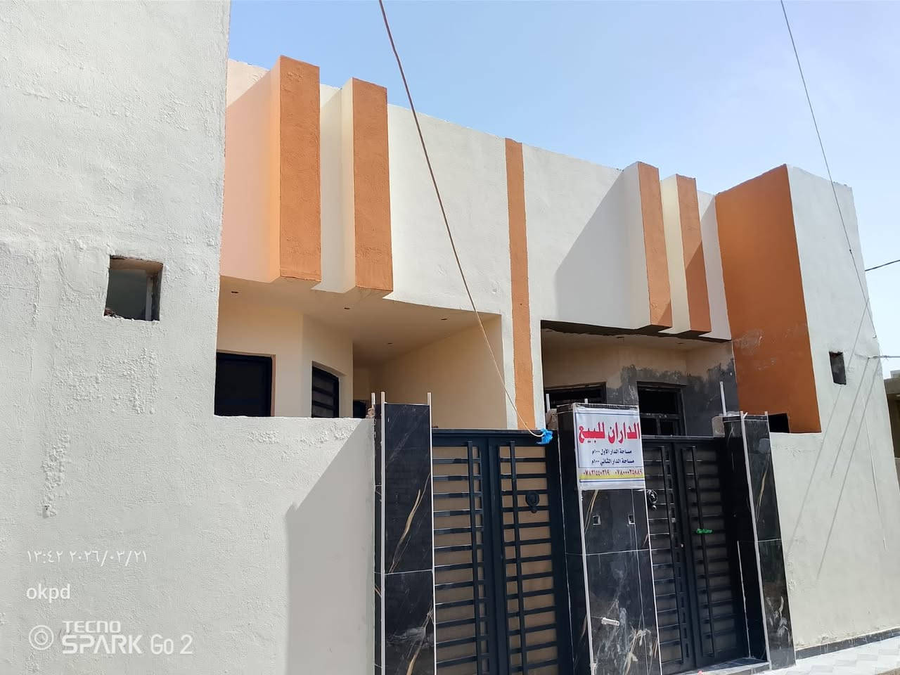 الدارين للبيع بناء جديد صب كونكريت بناء طابوك 
مساحه البيت 100متر البيت يتكون من غرفه وصاله ومطبخ   استقبال  مجمع صحي داخلي و خارجي  تسليم مفاتيح 
موقع ع شط شارع الصدرين
 
***********
***********
