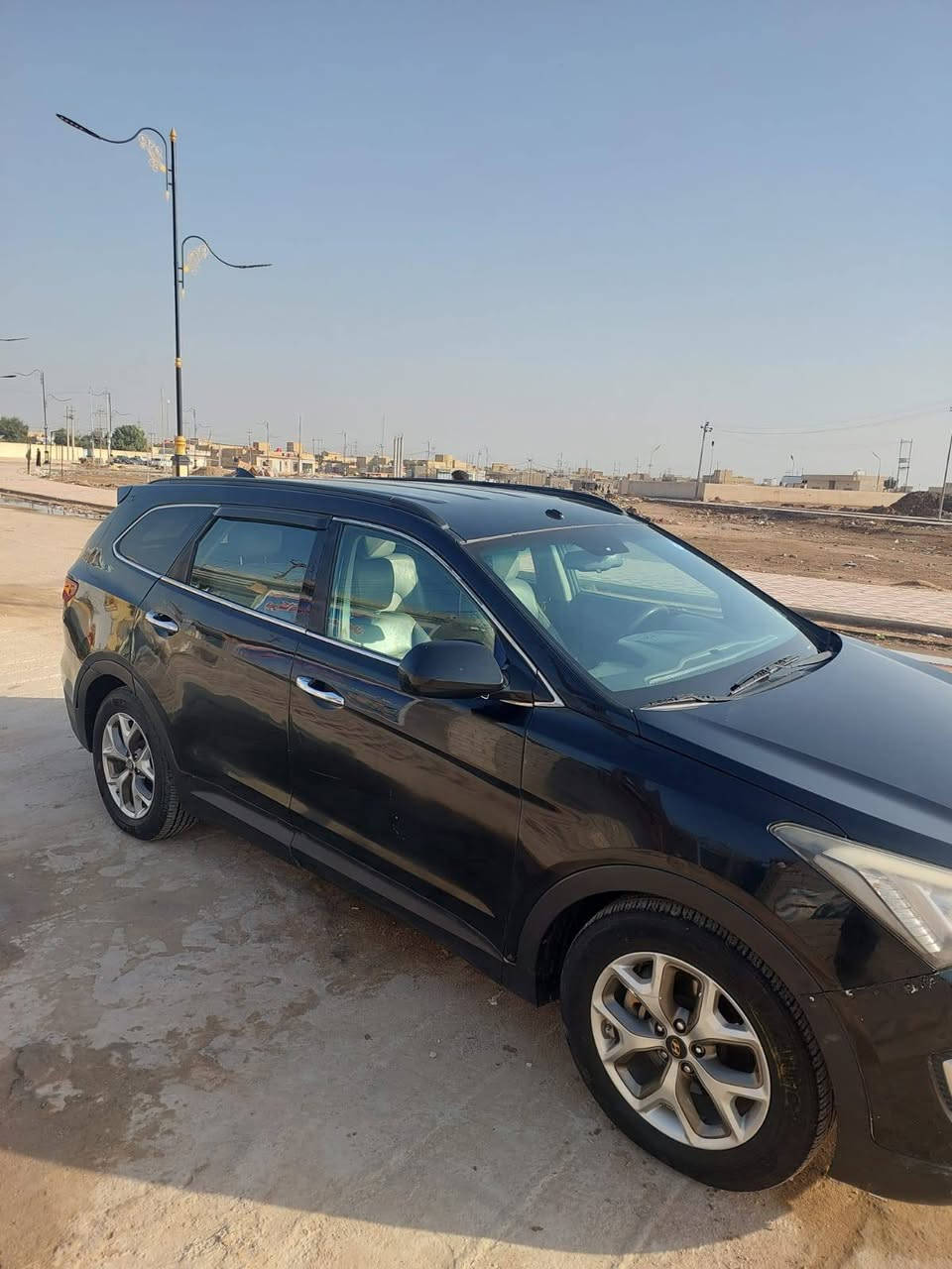 ***********
الاتصال مكلف بلنشر .....سياره سنتافيه ..موديل 2016
سياره بيها صندوك مبدل وباب همين .رقم بصره انكليزي مصفره سياره باسمنا ....سياره نضيفه خير من الله كير مكينه كفاله  حداديه جاهزه ...7راكب
