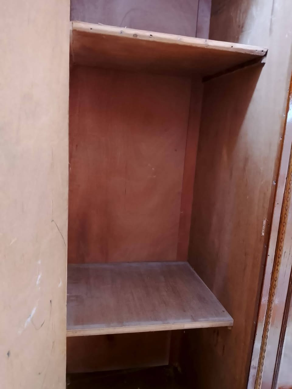 كنتور 4ابواب نضيف كامل من كلشي سعر ١٨٠ الف مكان بغداد الحريه دولعي موجود توصيل داخل بغداد ***********
