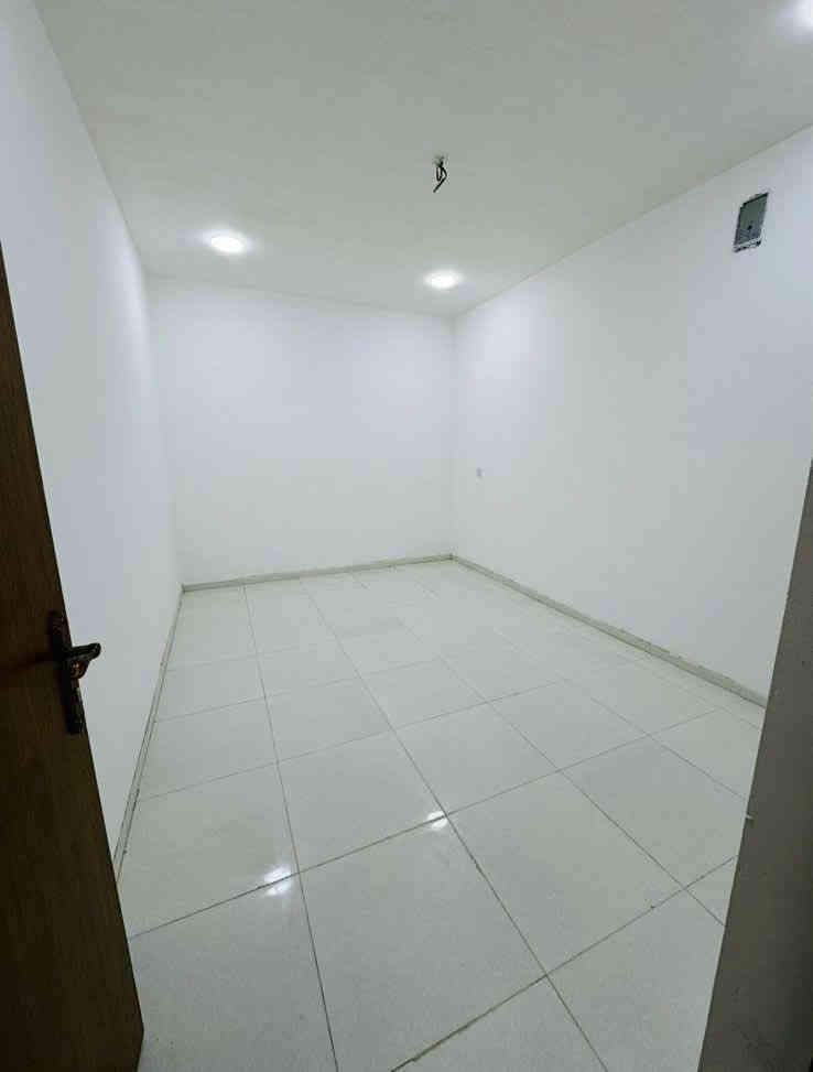 🏠بيت للبيع      (مكتب الربيعي ) 🏠 🏠 
📍الموقع/ (حي القاهرة - شارع شيف سوري )

ملاحظه/البيت جديد زيرو ## 

 .مكان ماطور ____

 ..كهرباء كل طابق معزول عن الثاني.بناء ##

 ______درجه اولى 🏰🏰🏰

📌المساحة/  80 /

 📌الواجهة/  4 و 20 س /

📌النزال/ 20  /

الطابق /آلأول/ طرمه صغيره / 

 اسقبال / مطبخ / حولي / خدمات / غرفه نوم

الطابق  /  الثاني / 2نوم.حولي .خدمات /

 #.بيتونه كبيره.سطحين#

للاستفسار ☎️📞

📞***********_____
