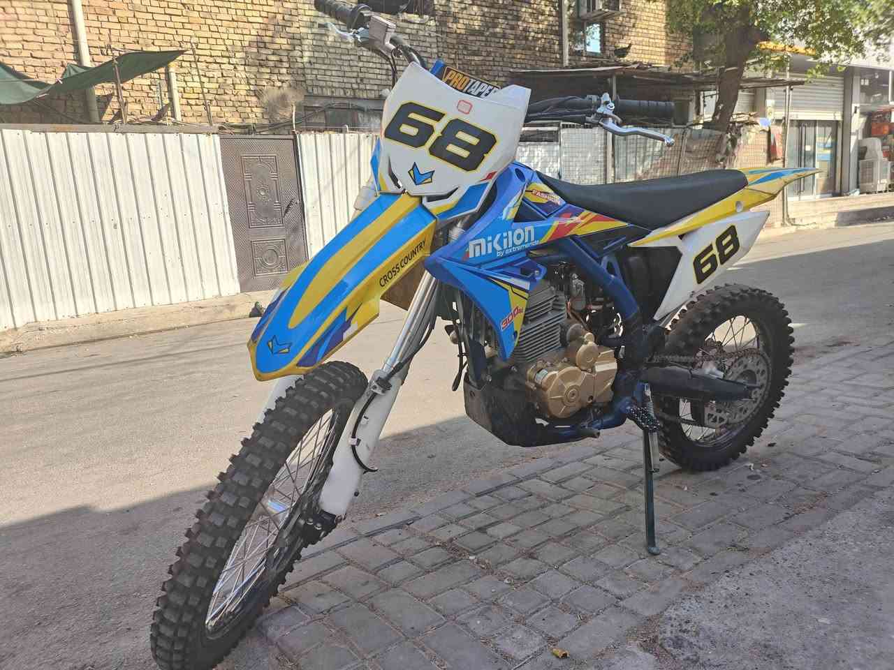 السلام عليكم
دراجة قفاز RMZ محرك 300 موديل 2025

مدفوعة كمرك واوراق الكمرك موجودة 
دراجة شلعة ومعدل ومكينة ناعمة 

السعر مليون و800 الف 

العنوان بغداد مدينة الصدر للأستفسار اتفصل خاص او اتصل ***********
